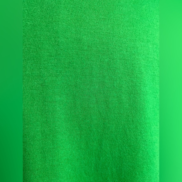 Lane Bryant Bright Green V-Neck Women’s Tee - Picture 6 of 7